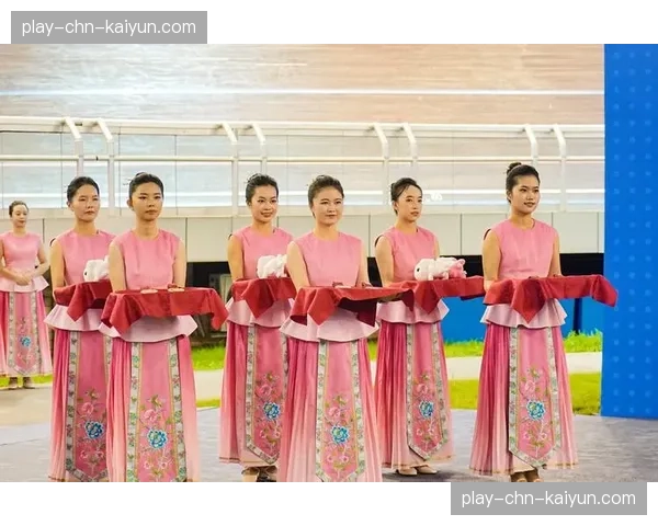 花絮：印度乡村泥地摔跤“库什蒂”百年赛场迎来首批女性参赛者